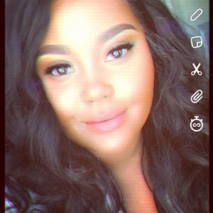 Meet your Posher, Denasia